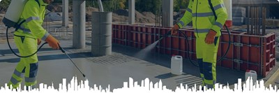 Kesäinen rakennustyömaa jossa tehdään betonitöitä